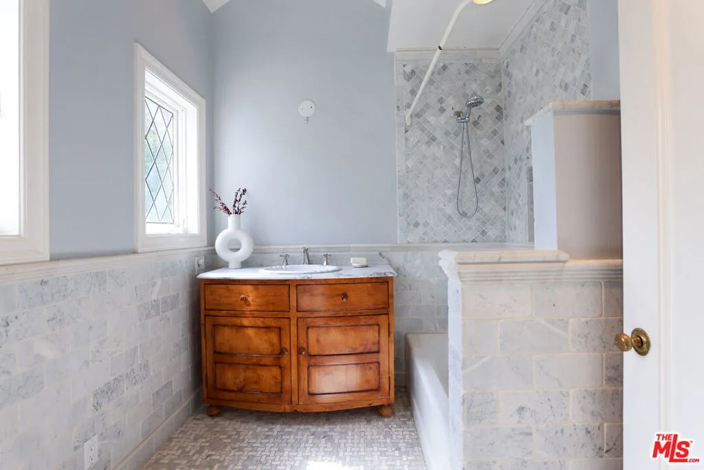 628 N Elm Drive, Beverly Hills, California 90210 home-pic-36